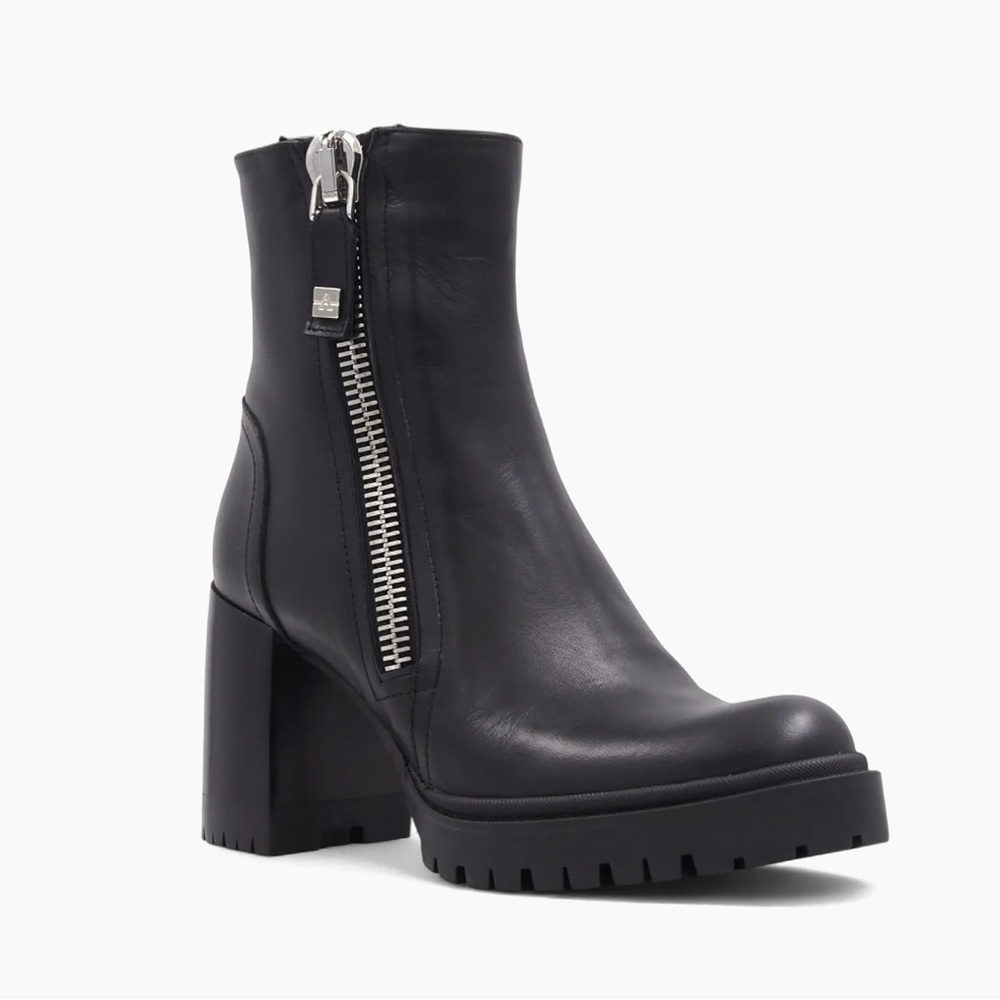 Aquatalia Emma 90MM Leather Bootie in black, NWOB, SZ 9